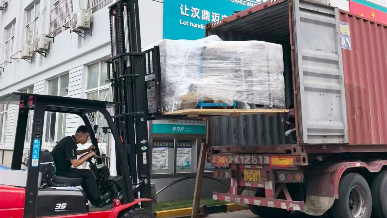 漢鼎7月發(fā)貨信息-????70+50擠出機(jī)??和??100+50擠出機(jī)??（配備搖盤(pán)扎帶系統(tǒng)）